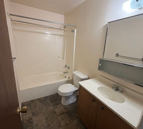 5th image of 1315 29th St #6