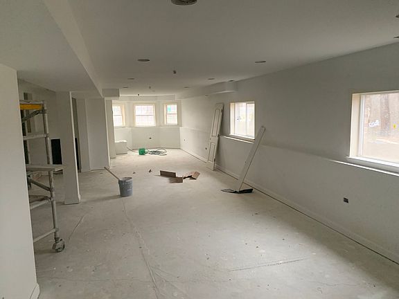 4th image of 13525 Kildare Ave