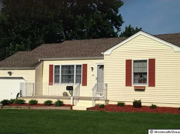 141 8th St, Belford, NJ 07718