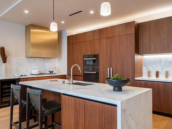 2nd image of 702 N Doheny Dr #303