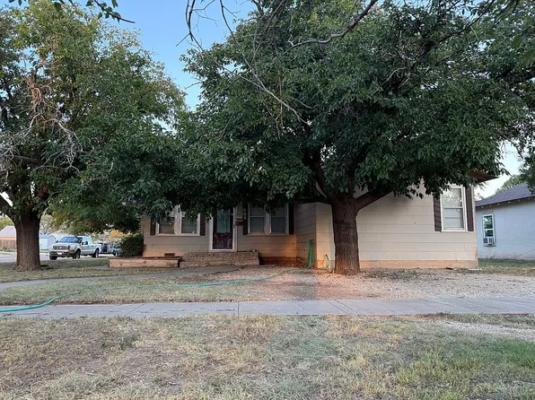 800 S 11th St, Slaton, TX 79364