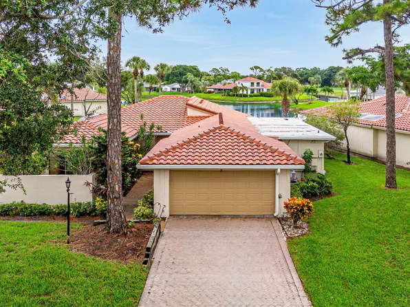 6 Woods Lane, Boynton Beach, FL 33436