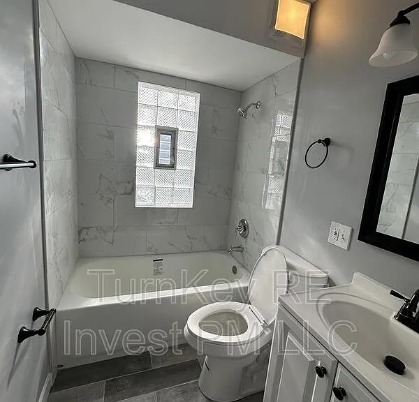 18108 Oakwood Ave — Photo 4