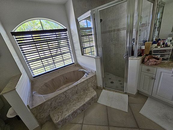 Master Bathroom with Garden 