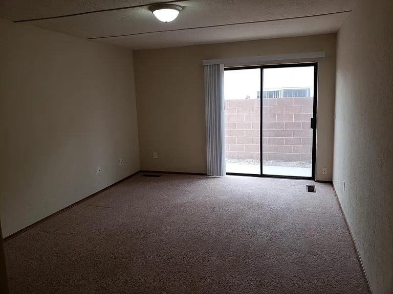 5713 Elmwood Dr NE — Photo 12