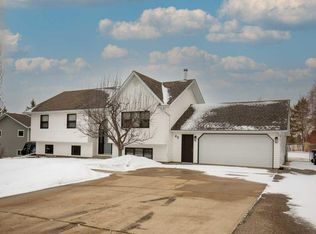 45 N Ravenscrag Cres, Norglenwold, AB T4S 1S5