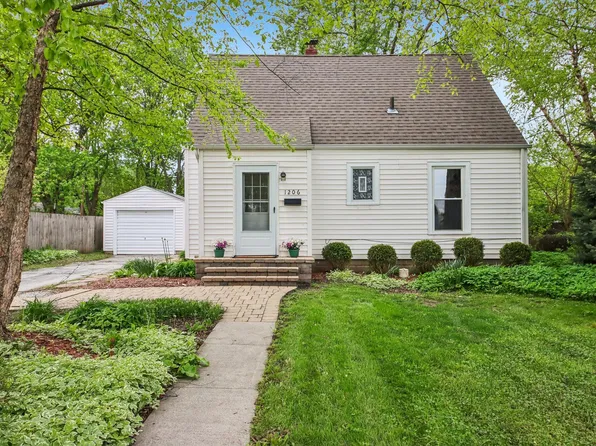 1206 Sycamore St, Crown Point, IN 46307