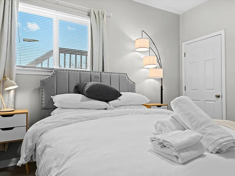 558 Marston St #1 — Photo 24