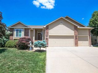 1712 E Oxford Cir, Derby, KS 67037