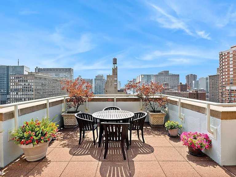 250 E 30th St #8J — Photo 8