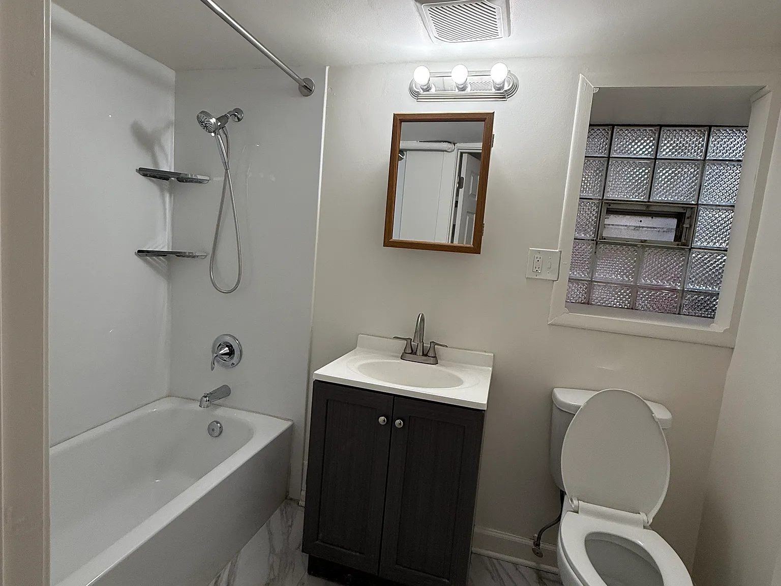 2 bed, 1000 sqft, $1,800 — Photo 1