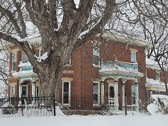 2nd image of 521 Palisades Rd SW