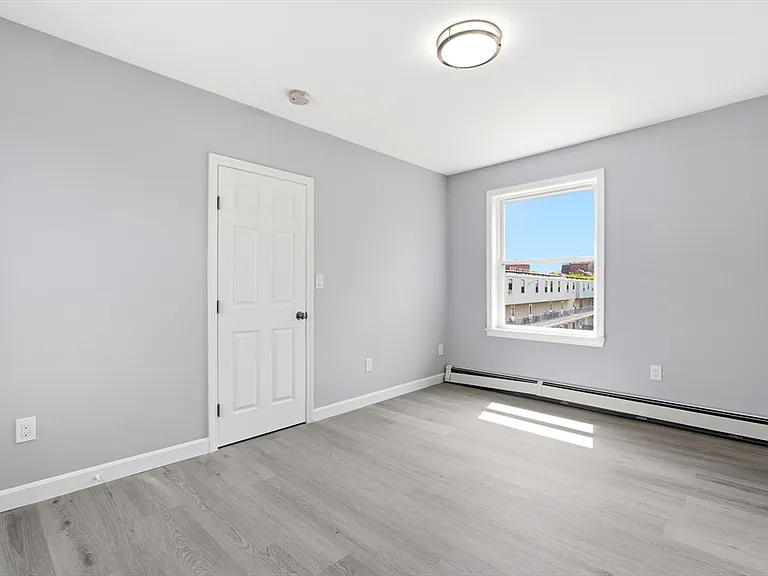 250-252 Main St #3R — Photo 16