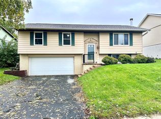 1612 Parkwood Ln NE, Cedar Rapids, IA 52402