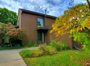 1 Westbury Ct, Ann Arbor, MI 48105
