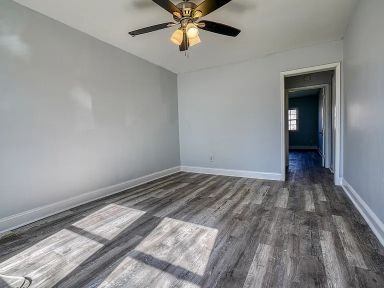 1600 Plum St #1 — Photo 3