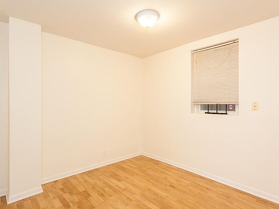 4th image of 3212 N Kenmore Ave Unit G