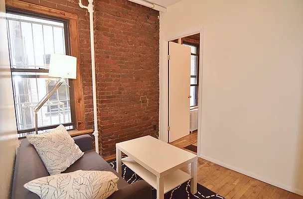 Rented by Park Property Advisors | media 19