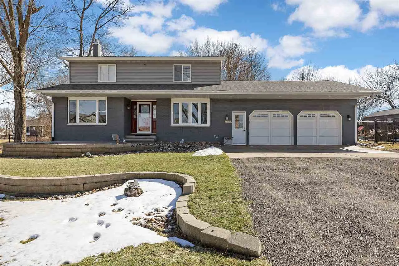 1105 Maple St photo 1