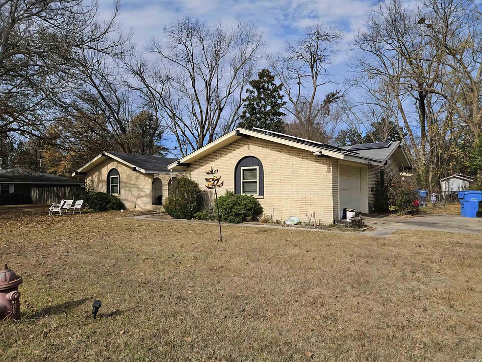 1st image of 1104 Chicot Dr