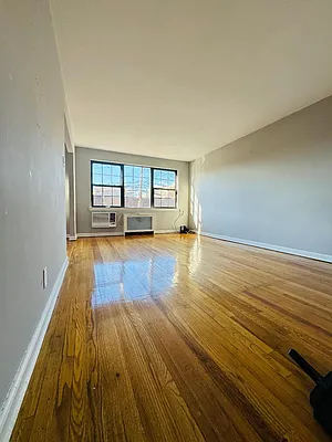 Rented by Halvatzis Realty | media 5