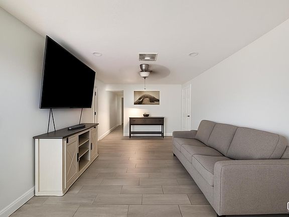 3rd image of 818 Decatur St