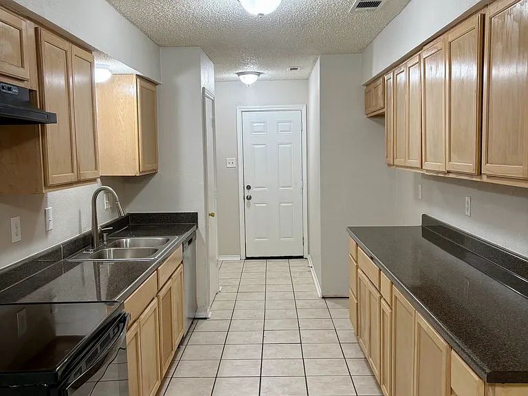 3008 Townbluff Dr — Photo 6