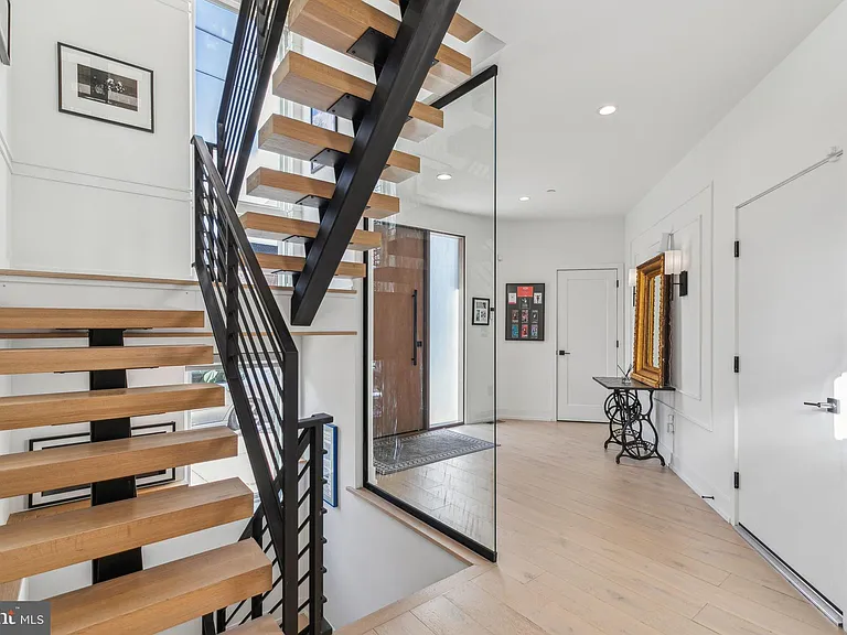 527 Brown St — Photo 6