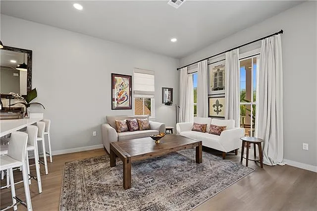 2 bed, 2.0 bath, 1128 sqft, $2,600 — Photo 3