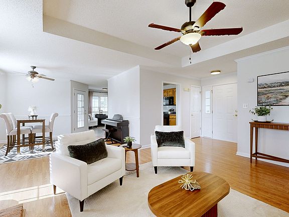 4th image of 597 Edinburgh Way