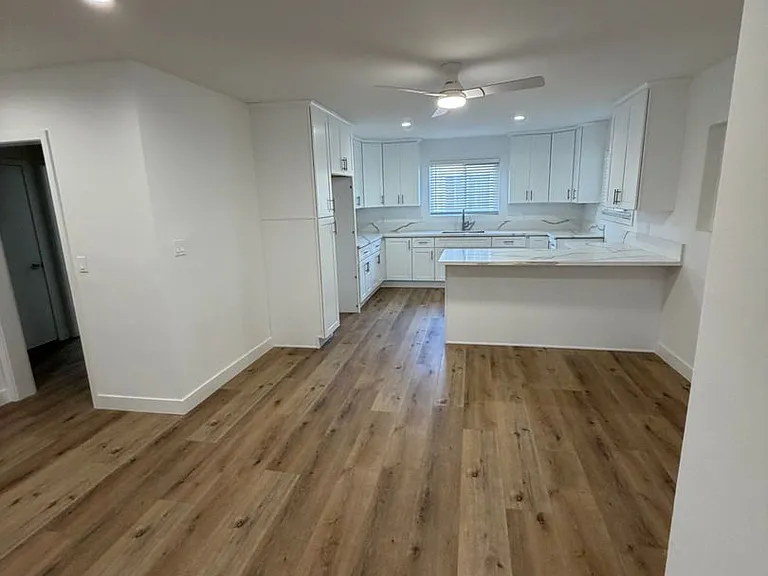 Van Ness Apartments — Photo 29