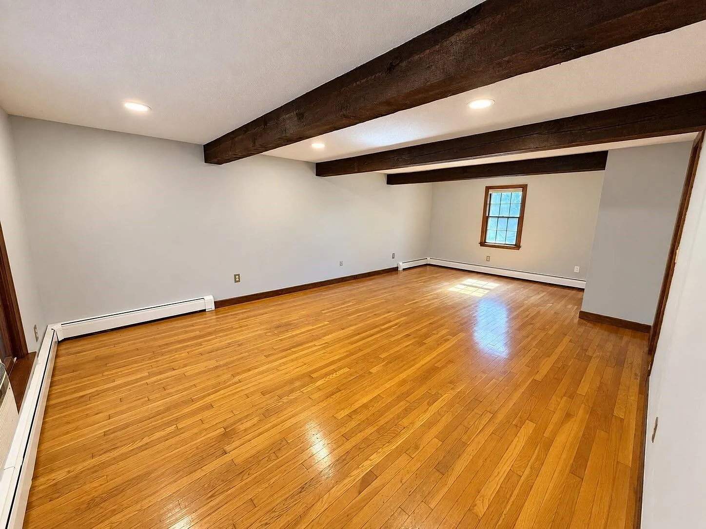 4 bed, 2.5 bath, 2823 sqft, $3,800 — Photo 3