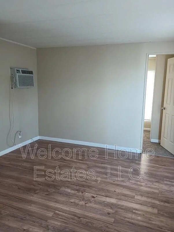 2 bed, 1.0 bath, $1,150 — Photo 3