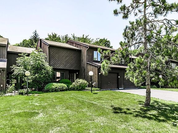 3rd image of 5 Jarvis Dr