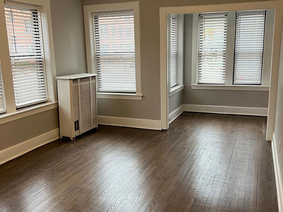 1st image of 1003 W Oakdale Ave