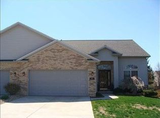 8673 Oakmont Rd, Bloomington, IL 61705