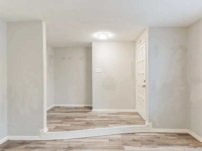 700 Meadowglen Dr — Photo 23