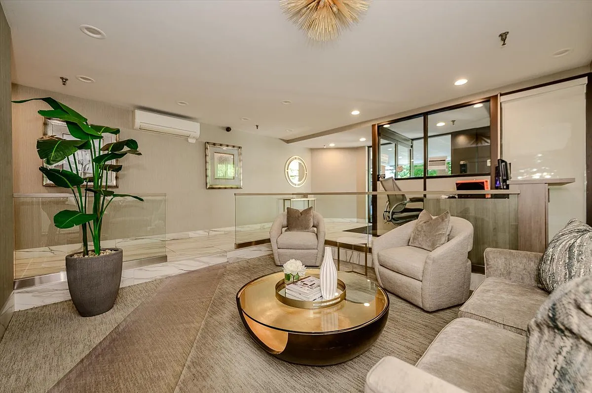 2 bed, 1.5 bath, 1100 sqft, $4,350 — Photo 3