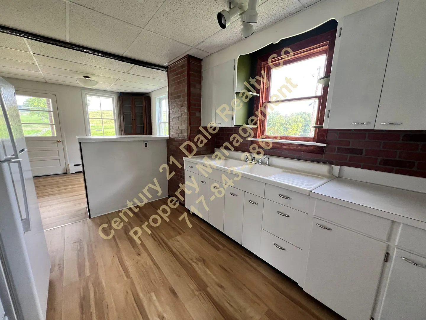 4 Bedroom Farm House in Red Lion School District — Photo 3
