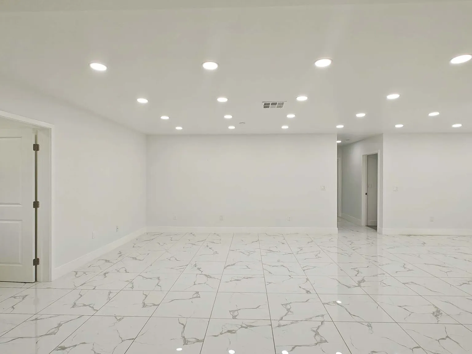9 bed, 4129 sqft, $10,000 — Photo 4