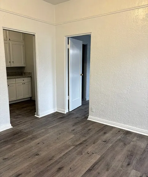 551 W 45th St #3/4 — Photo 4