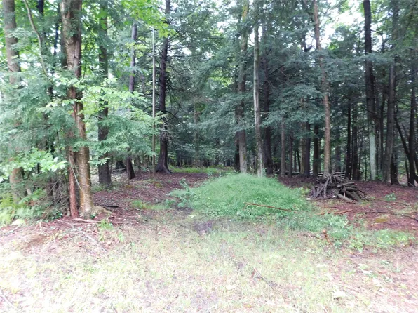 6525 Knoyle Rd, Erie, PA 16510