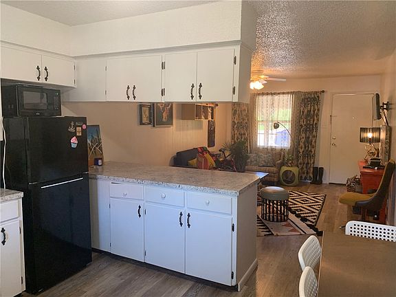 3rd image of 908 Emile St APT 6