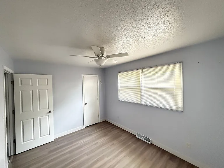 432 Amherst Dr — Photo 30