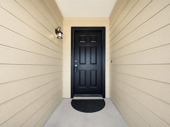 4th image of 4815 Cliffpoint Ct