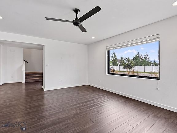 5th image of 315 Caitlin Rd