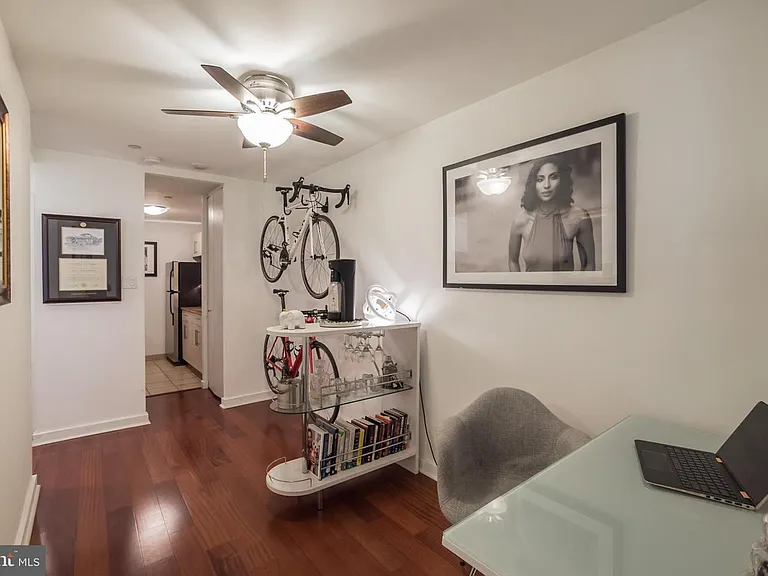 219 S 18th St #1521 — Photo 11