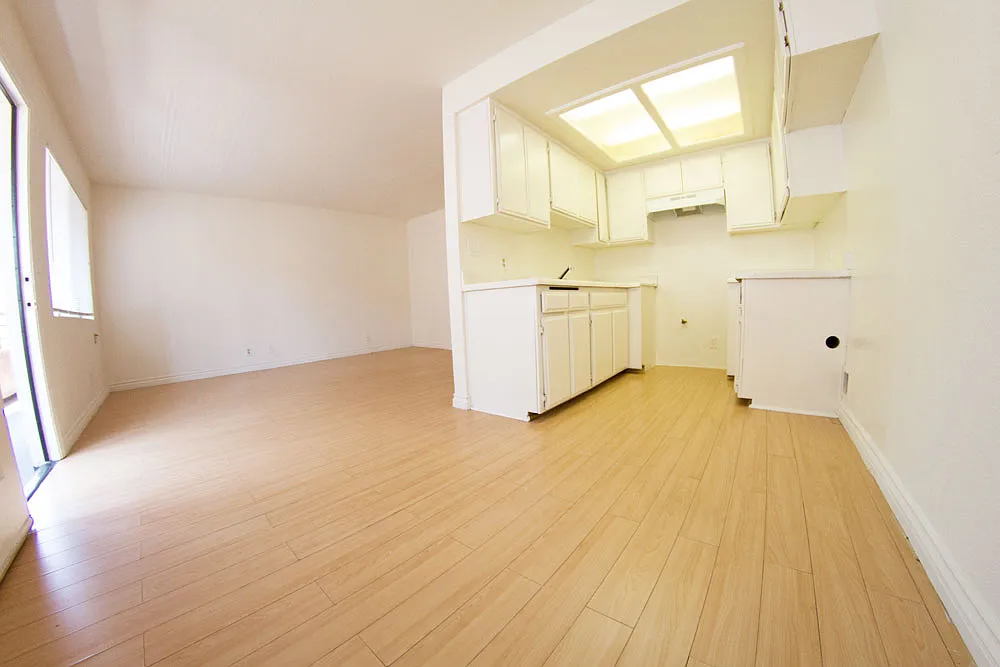 158 N Normandie Ave — Photo 4