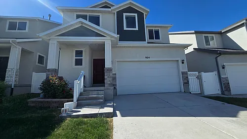 924 W Independence Way Photo 1