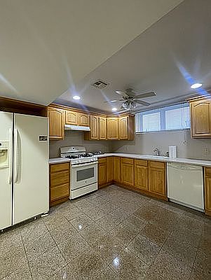 1st image of 287 Vineland Ave #2